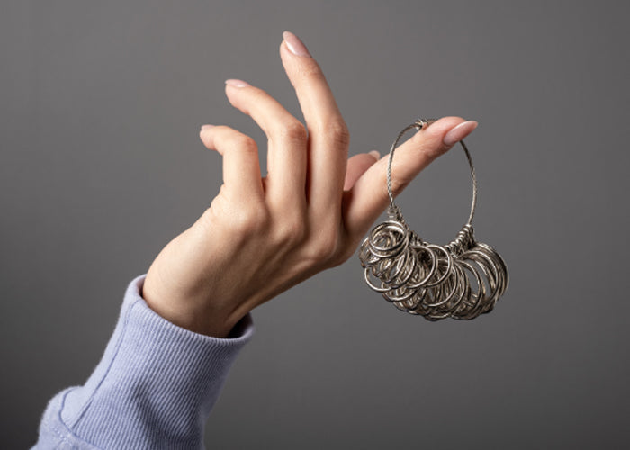 The difference between men's and women's ring sizing for tungsten and ceramic wedding rings